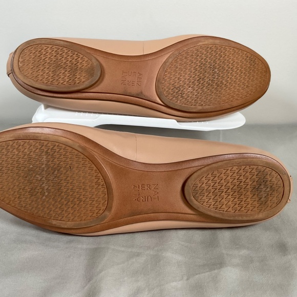 PRACTICALLY NEW Naturalizer flats - Picture 5 of 5